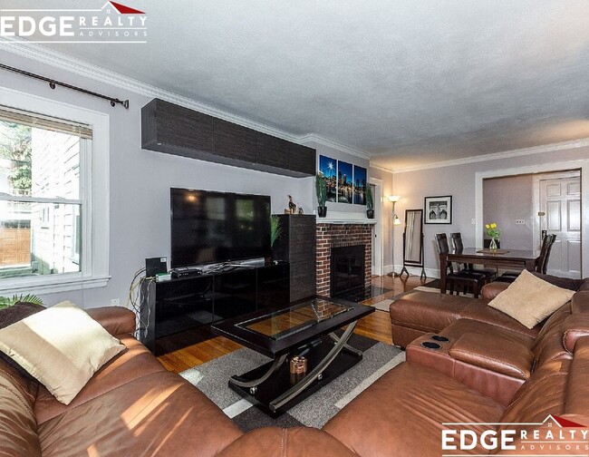 33 Pershing Rd in Boston, MA - Foto de edificio - Building Photo