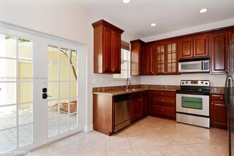 1004 NW 18th Ave in Boca Raton, FL - Building Photo - Building Photo