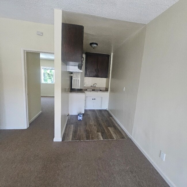 9823-9827 Walnut St in Bellflower, CA - Foto de edificio - Building Photo