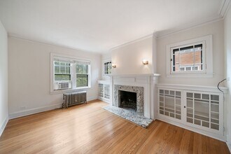 721 Foster St, Unit 3W in Evanston, IL - Building Photo - Building Photo