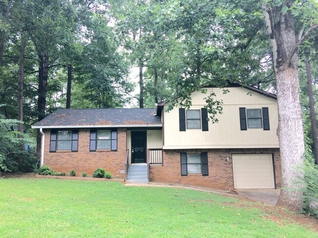 property at 846 Raintree Way SE