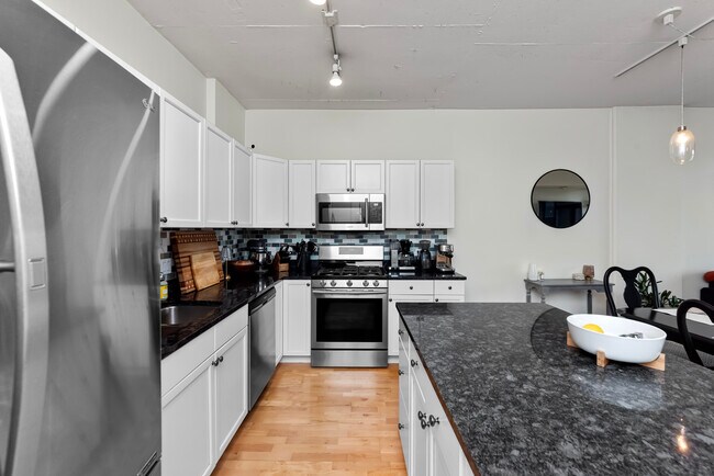 1001 W Madison St in Chicago, IL - Building Photo - Building Photo