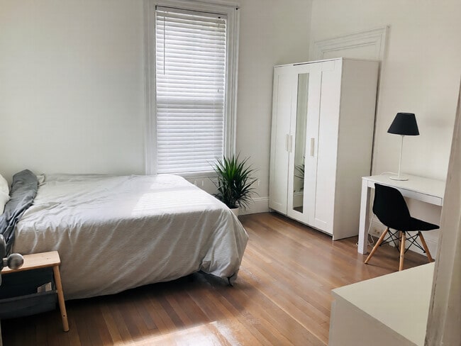 7 Imrie Rd, Unit 1 in Boston, MA - Foto de edificio - Building Photo