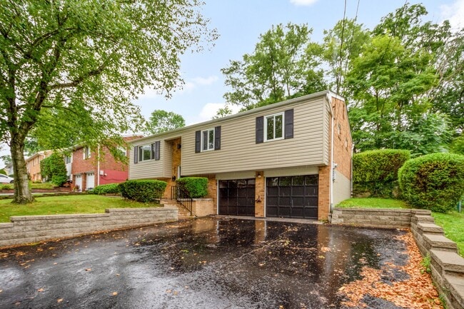 337 Shenandoah Dr in Pittsburgh, PA - Building Photo - Building Photo