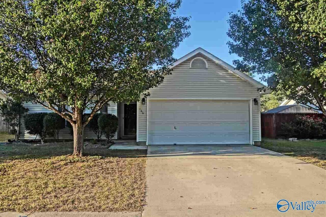 166 Sandy Hollow Dr NW in Madison, AL - Building Photo