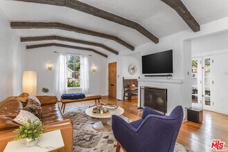 11208 Kling St in Los Angeles, CA - Building Photo - Building Photo