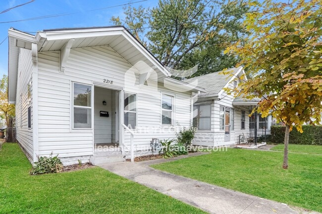 2218 S Shelby St in Louisville, KY - Foto de edificio - Building Photo