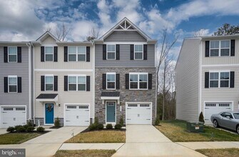 7263 Congressional Cir in Ruther Glen, VA - Building Photo - Building Photo