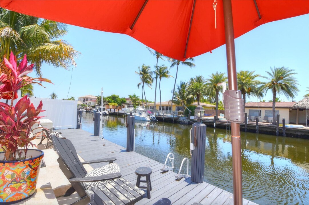 2228 SE 10th St in Pompano Beach, FL - Foto de edificio