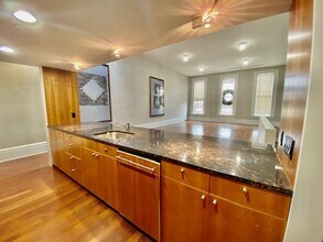 520 1/2 E Grand Ave in Des Moines, IA - Building Photo - Building Photo