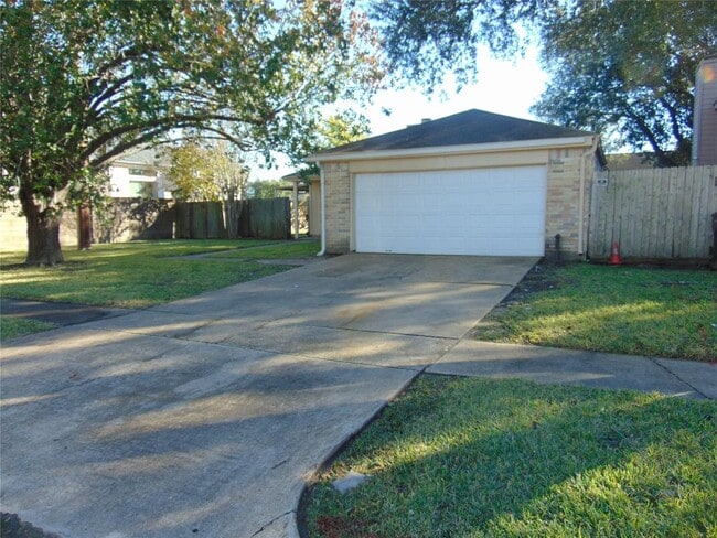 8435 Candlegreen Ln in Houston, TX - Building Photo - Building Photo