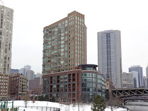 Park Place Condominiums in Chicago, IL - Building Photo - Building Photo