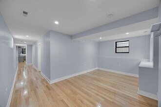 2046 W Moffat St in Chicago, IL - Building Photo - Building Photo