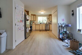 1626 SE Sherrett St in Portland, OR - Building Photo - Building Photo