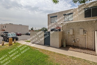 5206 N 42nd Dr in Phoenix, AZ - Building Photo - Building Photo