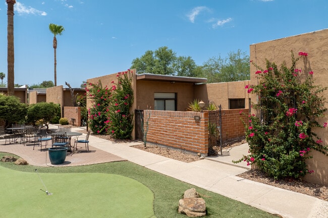 Riverside Suites in Tucson, AZ - Building Photo - Building Photo