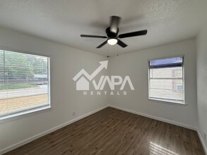 230 Craigmont Ln in San Antonio, TX - Building Photo - Building Photo