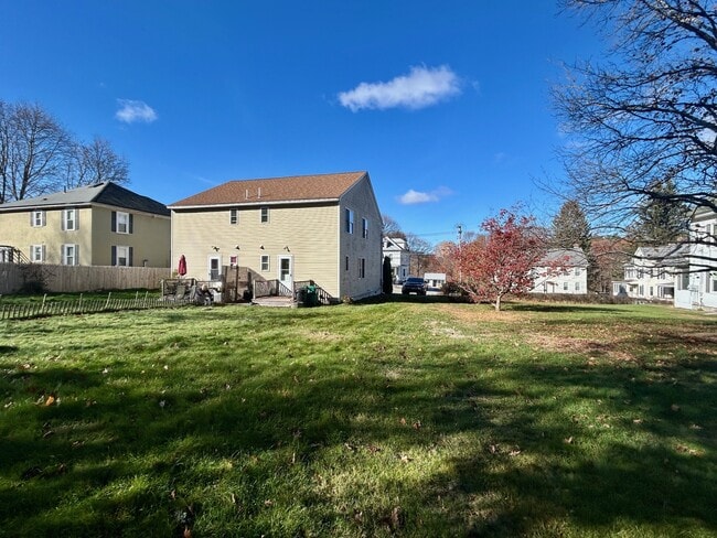 407 Main St in Clinton, MA - Foto de edificio - Building Photo
