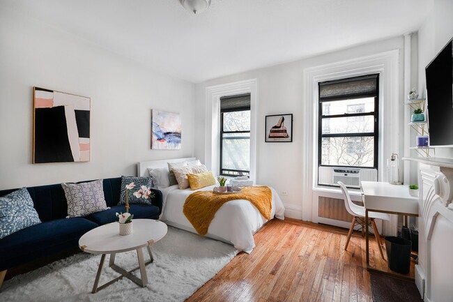 327 E 75th St in New York, NY - Building Photo - Building Photo