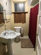 249 E Park Blvd, Unit First Floor in Villa Park, IL - Foto de edificio - Building Photo