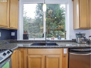 2445 NW Lovejoy St in Portland, OR - Building Photo - Building Photo