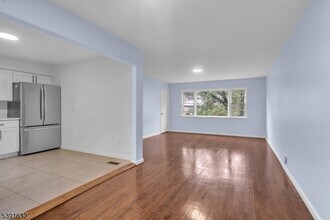 235 Lakewood Dr in Bloomfield, NJ - Building Photo - Building Photo