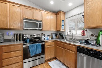 1432 Beekman Ave in Medford, OR - Building Photo - Building Photo