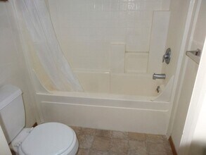 1375 Grant Ave-Unit -1375B Grant Ave in Arcata, CA - Building Photo - Building Photo