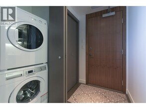 6538 Nelson Ave in Burnaby, BC - Building Photo - Building Photo