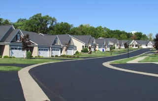 Cottage Grove Townhomes in North Chili, NY - Foto de edificio - Building Photo