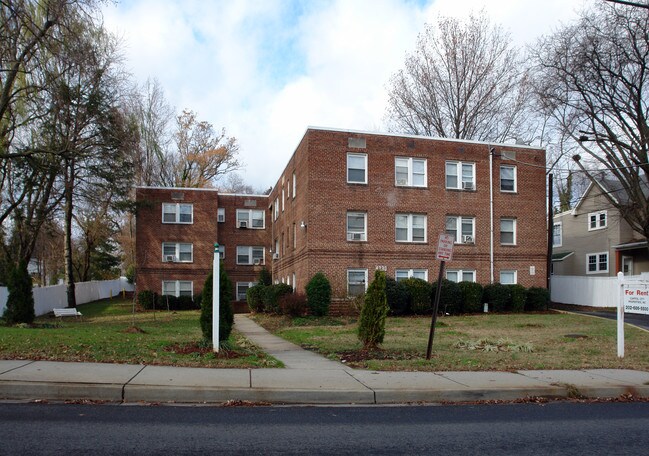 Bunker Hill Apartments in Mount Rainier, MD - Building Photo - Building Photo