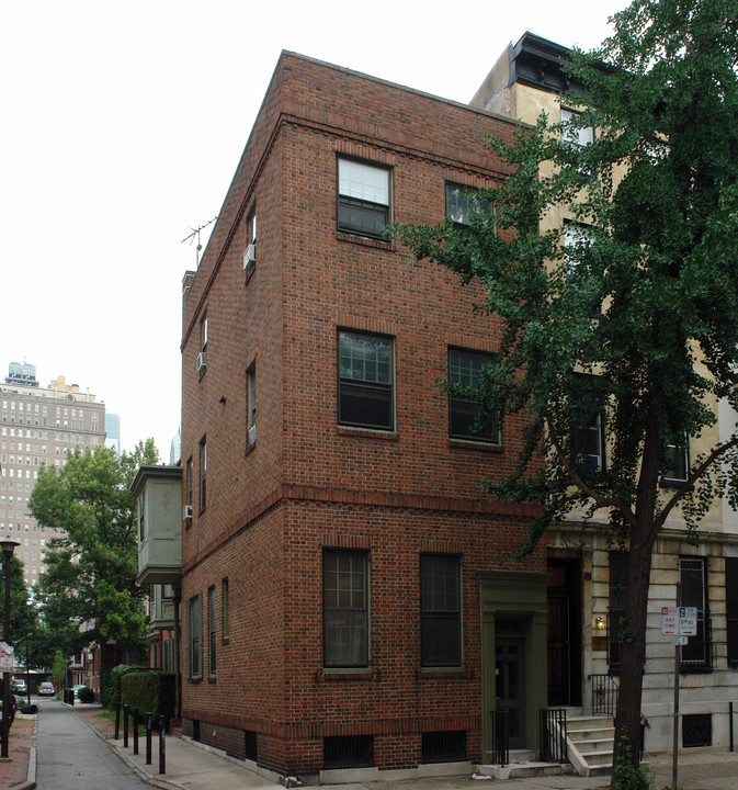 1733 Pine St in Philadelphia, PA - Building Photo