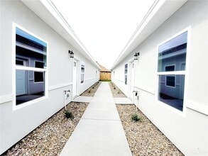 1719 Davenport St, Unit 3 in Weslaco, TX - Building Photo - Building Photo