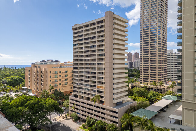 La Casa in Honolulu, HI - Building Photo - Primary Photo