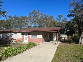 5931 Crestmont St, Unit A in Clearwater, FL - Building Photo