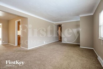 6114 Fee Fee Rd in Hazelwood, MO - Building Photo - Building Photo