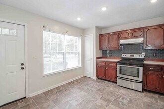 2002 Tynewood Dr in Clarksville, TN - Building Photo - Building Photo