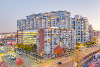 Central & Skybridge Residences in Vancouver, BC - Building Photo - Building Photo