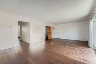 2120 S Vaughn Way in Aurora, CO - Building Photo - Building Photo