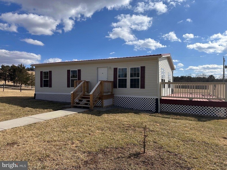 177 Halcyon Ln, Unit 1 in Berkeley Springs, WV - Building Photo
