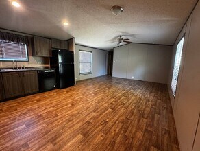 7650 US-90 in San Antonio, TX - Building Photo - Building Photo