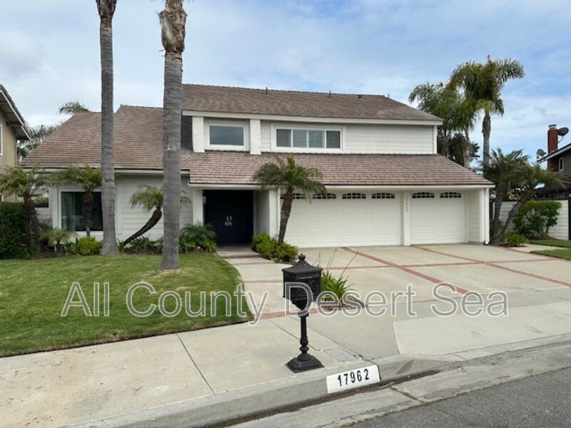 17962 Wellbank Ln in Huntington Beach, CA - Building Photo