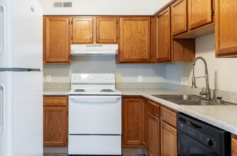 Lynn Park Apartments in Excelsior Springs, MO - Foto de edificio - Interior Photo