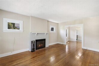 16 Terrace Pl in Mt Kisco, NY - Building Photo - Building Photo