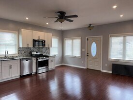 220 Lafayette Ave, Unit Unit B in Lyndhurst, NJ - Building Photo