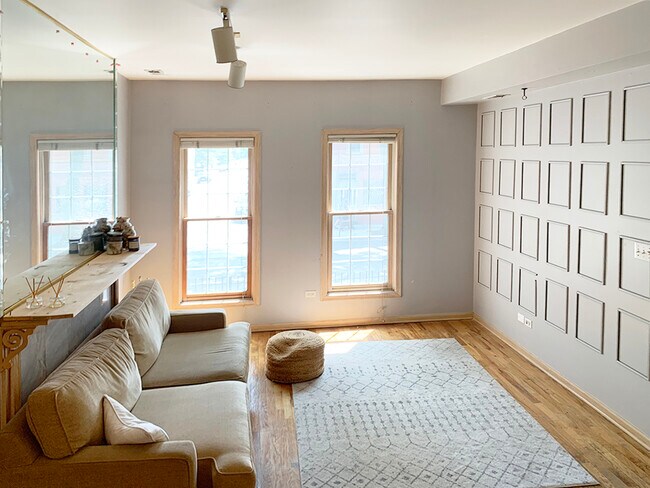 1042 N Wood St, Unit 1042 Wood St #1 Chicago in Chicago, IL - Building Photo - Building Photo