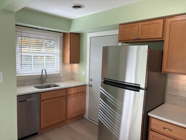 235 Washington Square in Elk Grove Village, IL - Building Photo - Building Photo