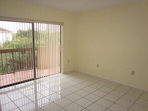 1121 SW 122nd Ave in Miami, FL - Building Photo - Building Photo