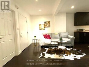 57 Glenside Ave in Toronto, ON - Building Photo - Building Photo