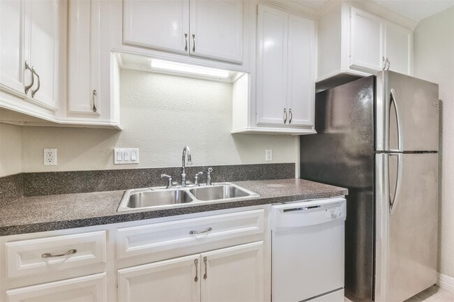 property at 6847 Vanlynn Ln